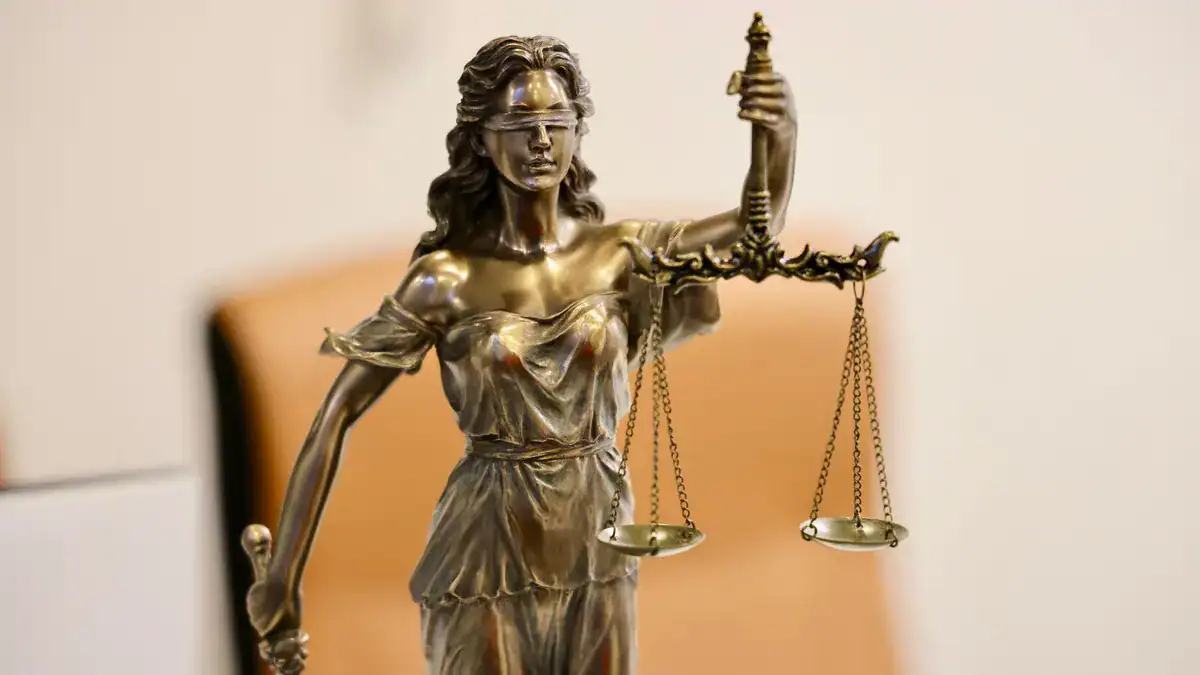 警示帳戶與一般凍結差異法律諮詢示意圖
