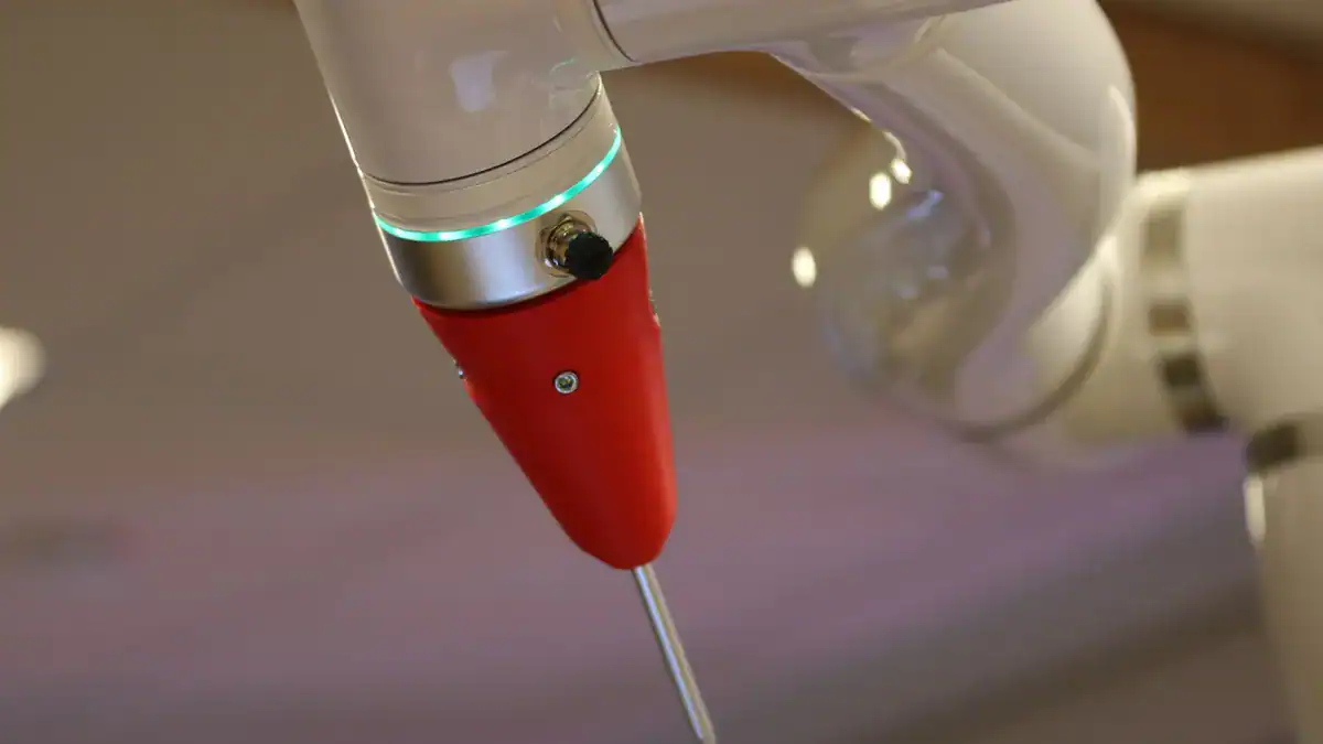 AI 自動交易機器人降低帳戶被風控機率示意圖