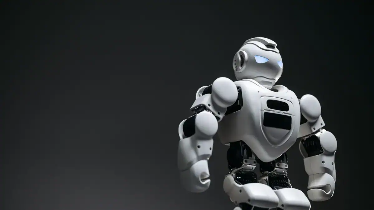 AI 自動交易機器人幫台指期新手守住紀律示意圖
