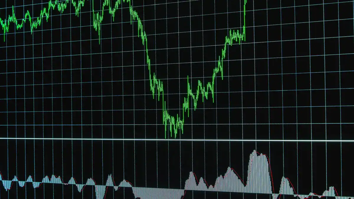 台股黃金 ETF 轉倉成本與追蹤誤差